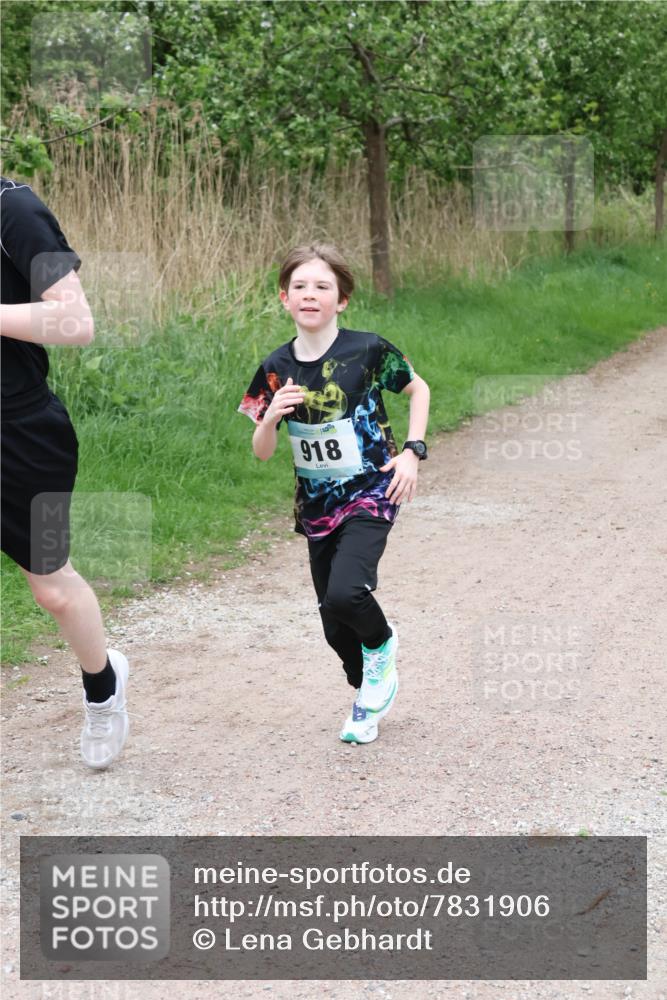 04.05.2025 - 8. Wedeler Halbmarathon Lena Gebhardt http://msf.ph/oto/7831906 04.05.2025 11:18:53 Laufen 918 meine-sportfotos.de