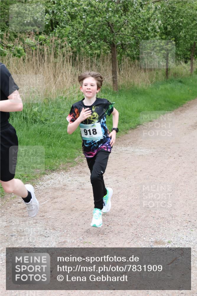 04.05.2025 - 8. Wedeler Halbmarathon Lena Gebhardt http://msf.ph/oto/7831909 04.05.2025 11:18:54 Laufen 56, 918 meine-sportfotos.de