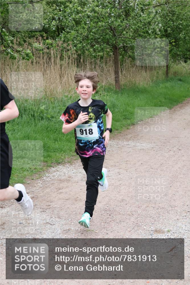 04.05.2025 - 8. Wedeler Halbmarathon Lena Gebhardt http://msf.ph/oto/7831913 04.05.2025 11:18:54 Laufen 918 meine-sportfotos.de