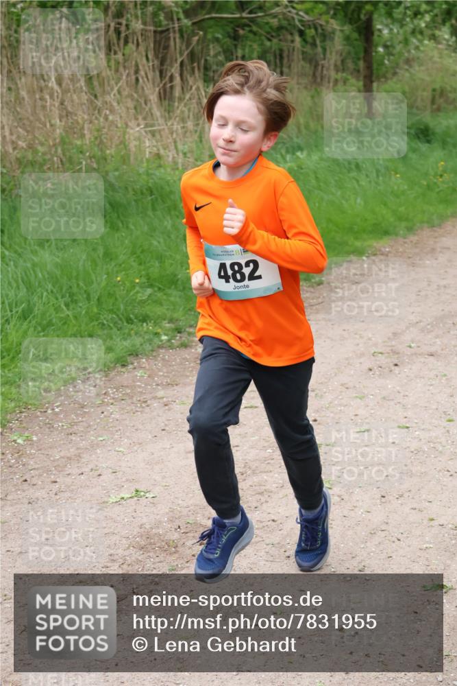 04.05.2025 - 8. Wedeler Halbmarathon Lena Gebhardt http://msf.ph/oto/7831955 04.05.2025 11:19:01 Laufen 482 meine-sportfotos.de