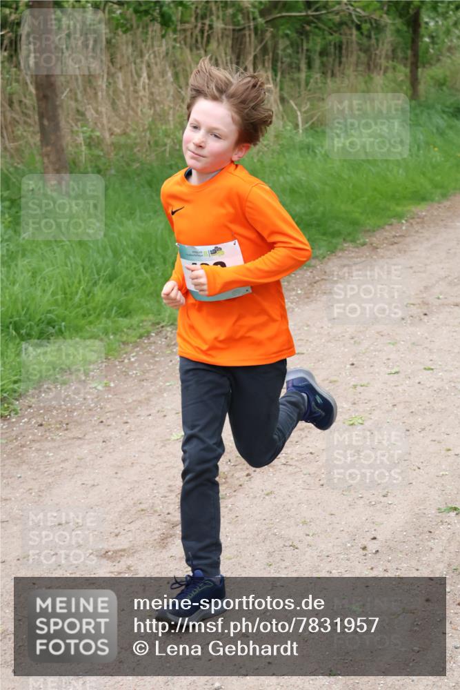 04.05.2025 - 8. Wedeler Halbmarathon Lena Gebhardt http://msf.ph/oto/7831957 04.05.2025 11:19:01 Laufen  meine-sportfotos.de
