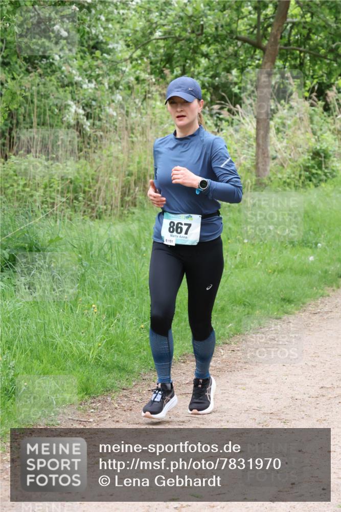 04.05.2025 - 8. Wedeler Halbmarathon Lena Gebhardt http://msf.ph/oto/7831970 04.05.2025 11:19:06 Laufen 867, 151 meine-sportfotos.de