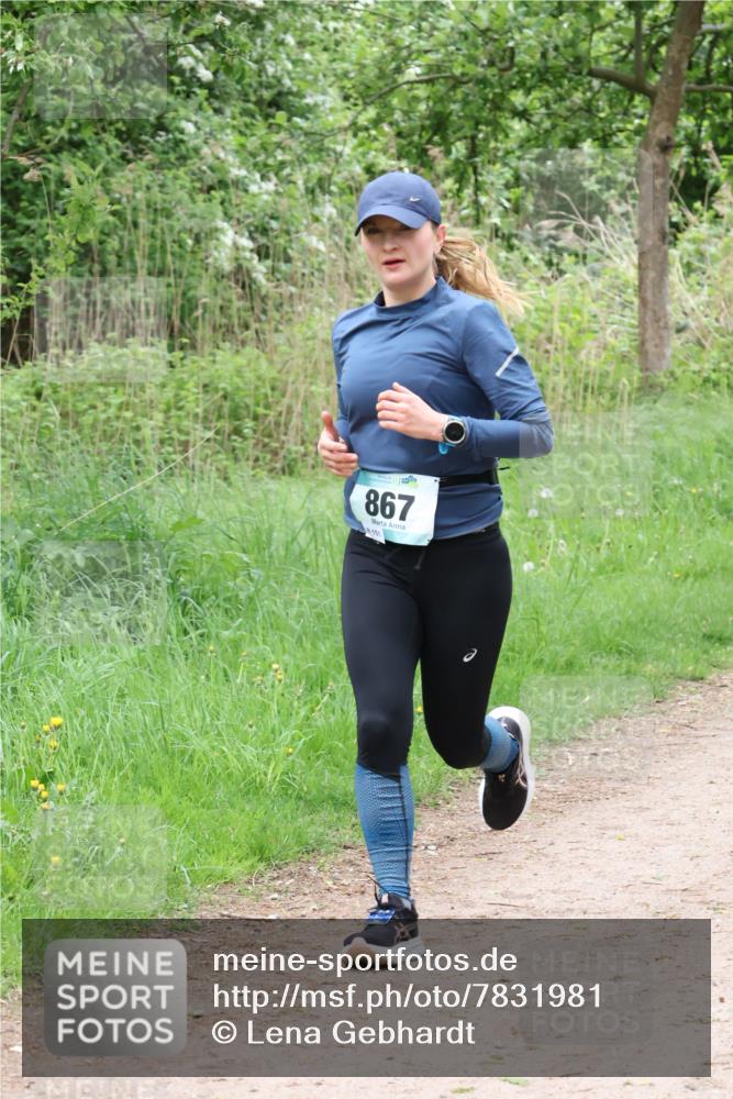 04.05.2025 - 8. Wedeler Halbmarathon Lena Gebhardt http://msf.ph/oto/7831981 04.05.2025 11:19:06 Laufen 867, 151 meine-sportfotos.de
