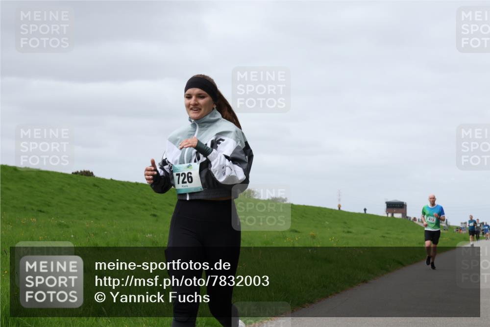 04.05.2025 - 8. Wedeler Halbmarathon Yannick Fuchs http://msf.ph/oto/7832003 04.05.2025 11:40:57 Laufen 726, 873 meine-sportfotos.de