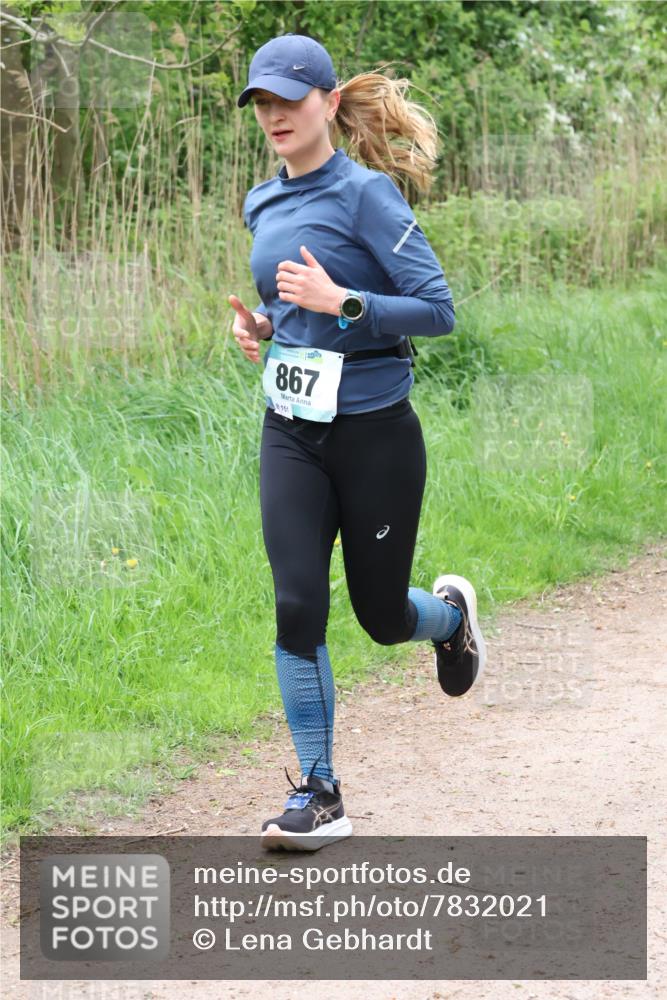 04.05.2025 - 8. Wedeler Halbmarathon Lena Gebhardt http://msf.ph/oto/7832021 04.05.2025 11:19:07 Laufen 156, 867, 151 meine-sportfotos.de