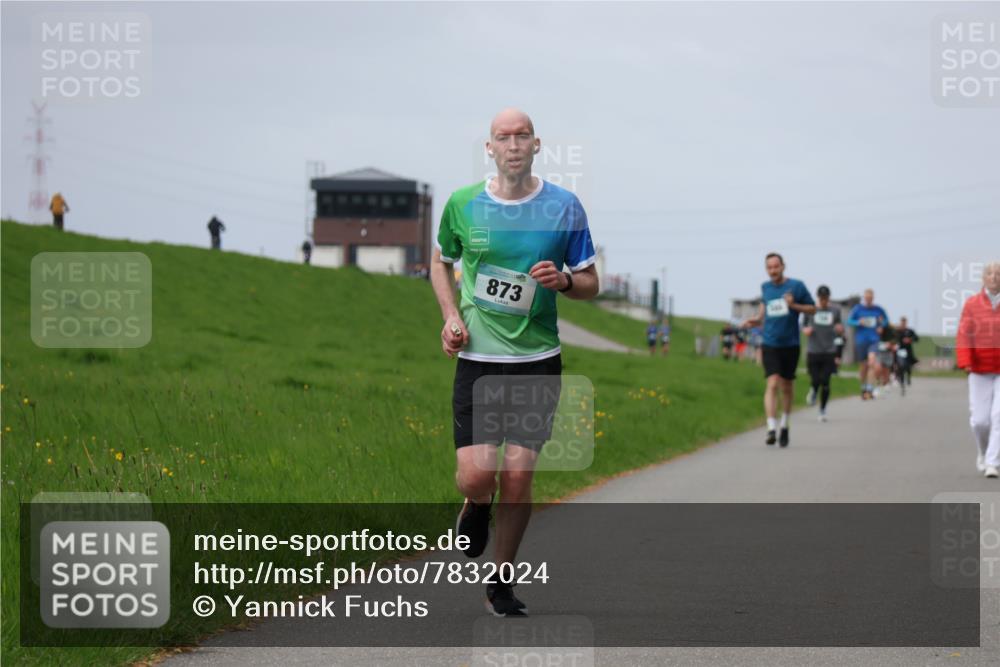 04.05.2025 - 8. Wedeler Halbmarathon Yannick Fuchs http://msf.ph/oto/7832024 04.05.2025 11:40:59 Laufen 873 meine-sportfotos.de