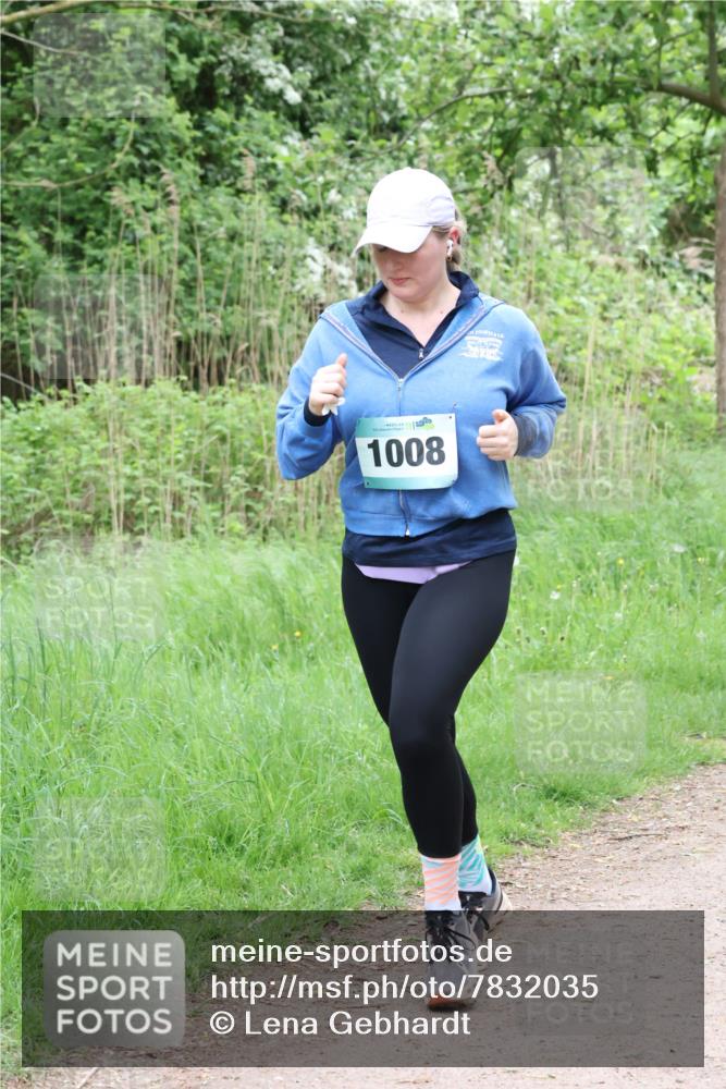04.05.2025 - 8. Wedeler Halbmarathon Lena Gebhardt http://msf.ph/oto/7832035 04.05.2025 11:19:12 Laufen 1008 meine-sportfotos.de