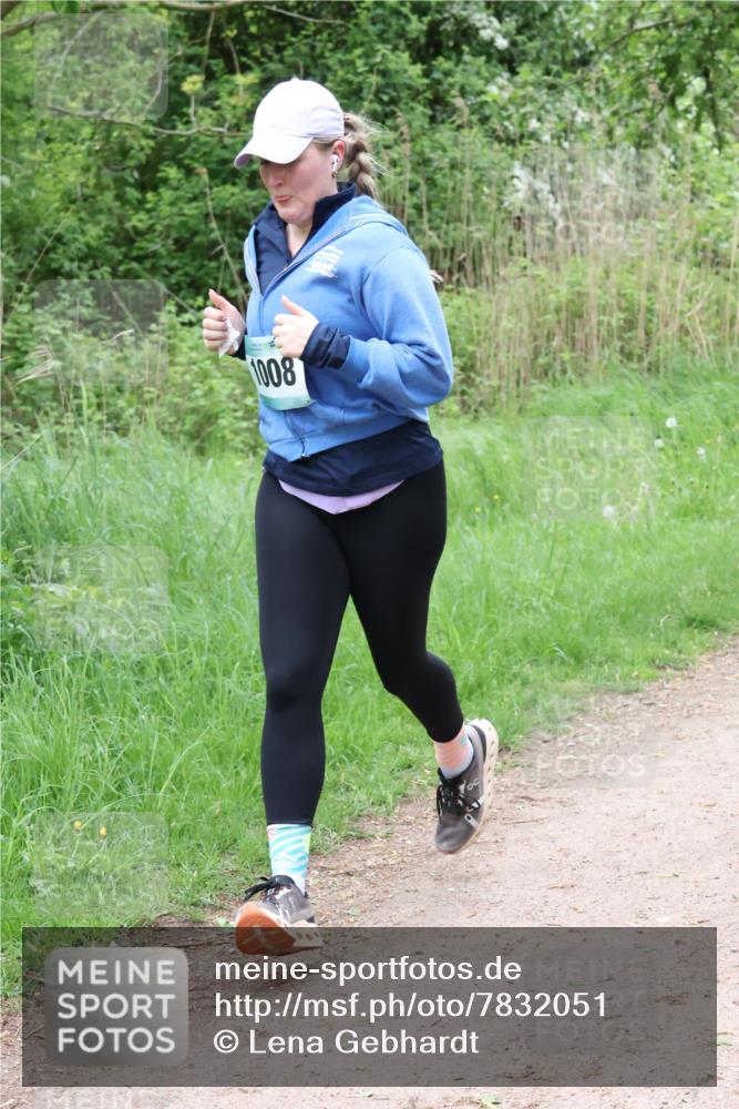 04.05.2025 - 8. Wedeler Halbmarathon Lena Gebhardt http://msf.ph/oto/7832051 04.05.2025 11:19:12 Laufen 1008 meine-sportfotos.de