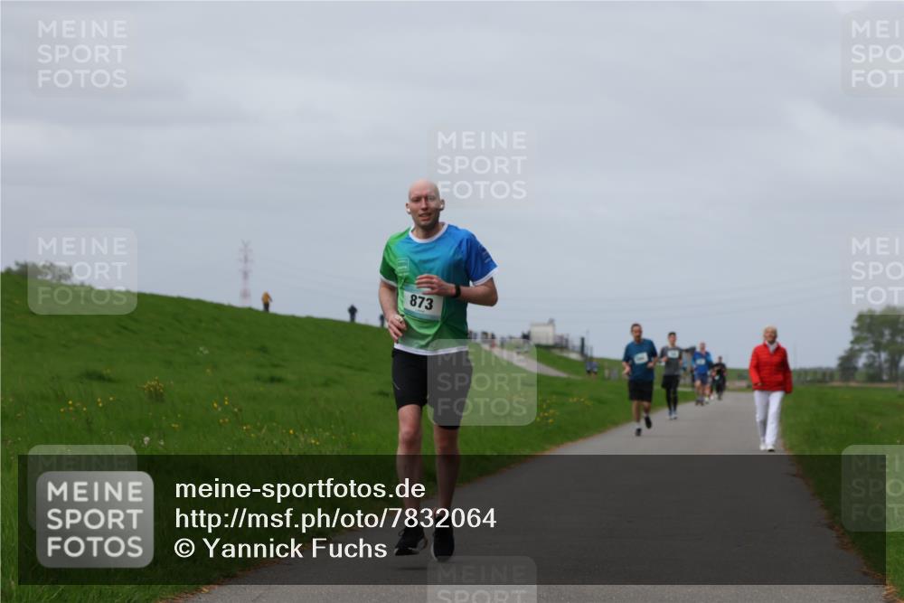 04.05.2025 - 8. Wedeler Halbmarathon Yannick Fuchs http://msf.ph/oto/7832064 04.05.2025 11:41:00 Laufen 873 meine-sportfotos.de
