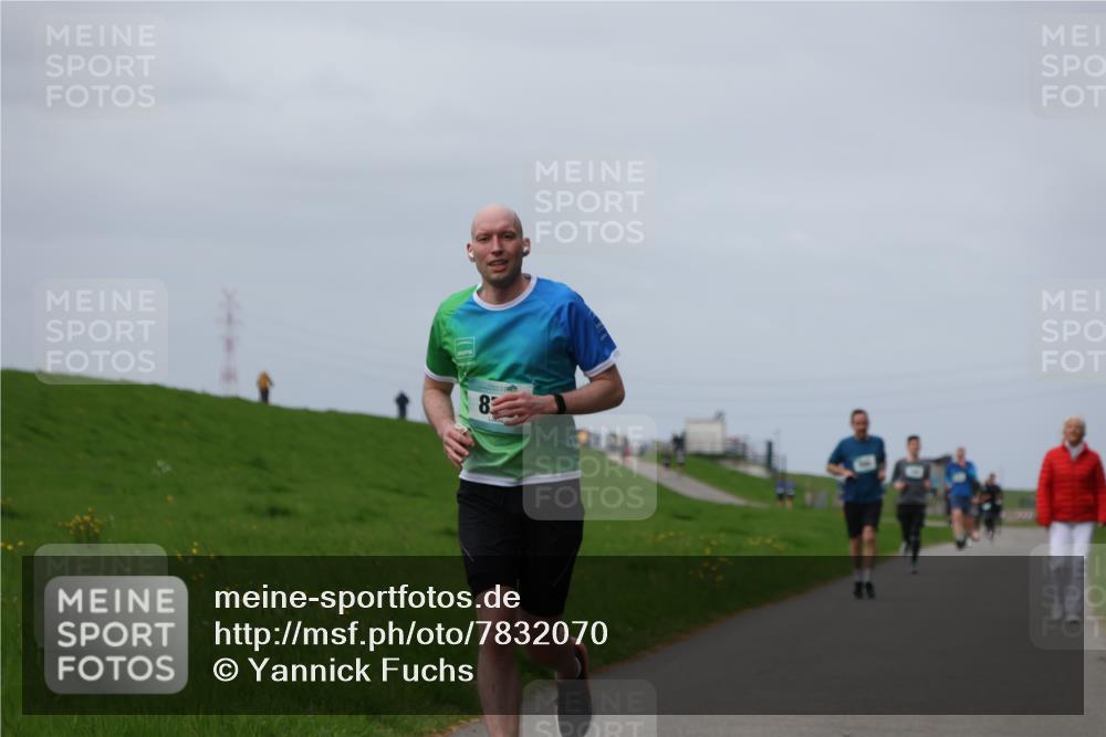 04.05.2025 - 8. Wedeler Halbmarathon Yannick Fuchs http://msf.ph/oto/7832070 04.05.2025 11:41:01 Laufen 83 meine-sportfotos.de