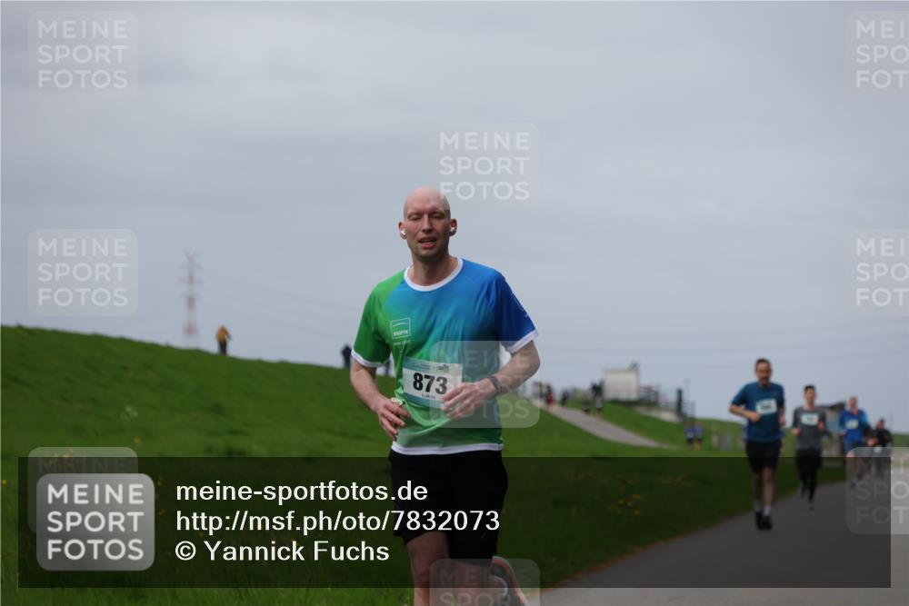 04.05.2025 - 8. Wedeler Halbmarathon Yannick Fuchs http://msf.ph/oto/7832073 04.05.2025 11:41:01 Laufen 873 meine-sportfotos.de