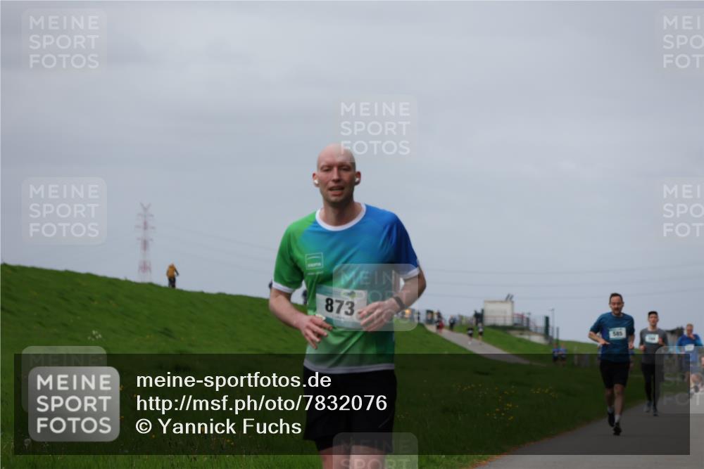 04.05.2025 - 8. Wedeler Halbmarathon Yannick Fuchs http://msf.ph/oto/7832076 04.05.2025 11:41:01 Laufen 873 meine-sportfotos.de