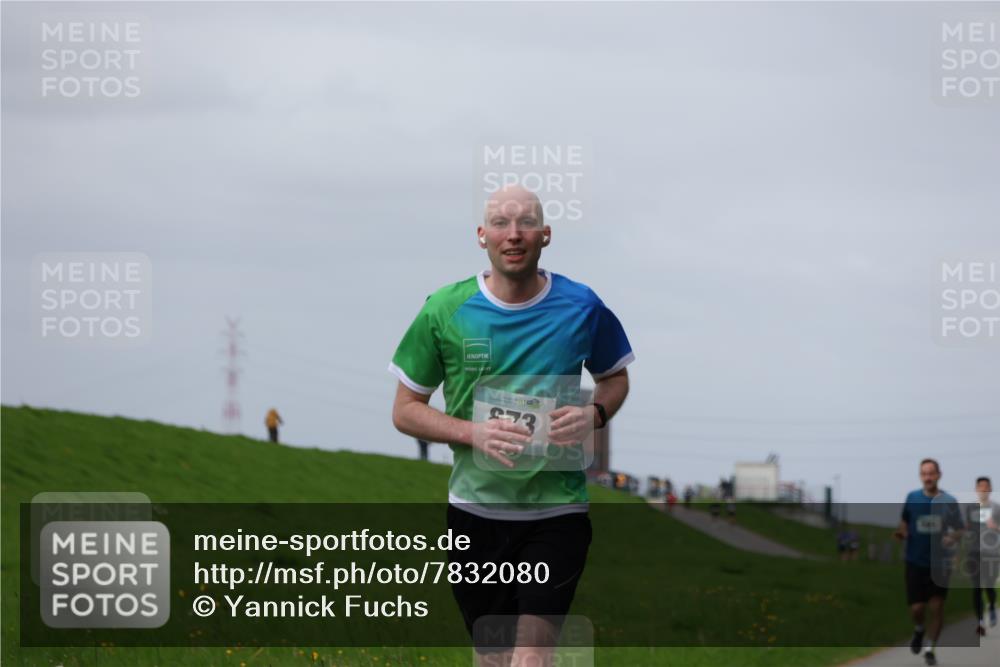 04.05.2025 - 8. Wedeler Halbmarathon Yannick Fuchs http://msf.ph/oto/7832080 04.05.2025 11:41:01 Laufen 73 meine-sportfotos.de