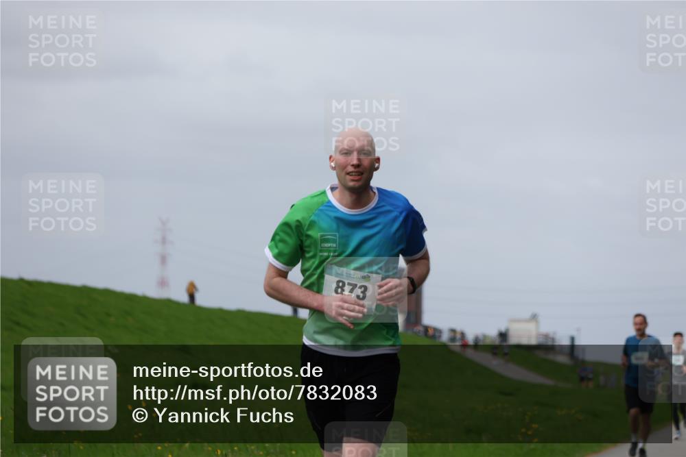 04.05.2025 - 8. Wedeler Halbmarathon Yannick Fuchs http://msf.ph/oto/7832083 04.05.2025 11:41:01 Laufen 873 meine-sportfotos.de