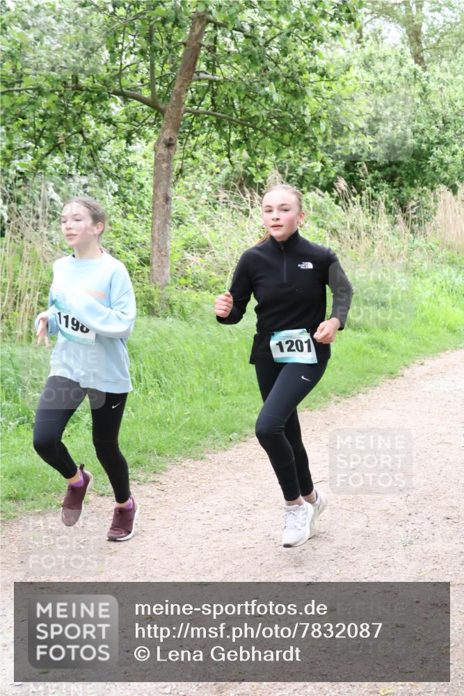 04.05.2025 - 8. Wedeler Halbmarathon Lena Gebhardt http://msf.ph/oto/7832087 04.05.2025 11:19:19 Laufen 1190, 1201 meine-sportfotos.de