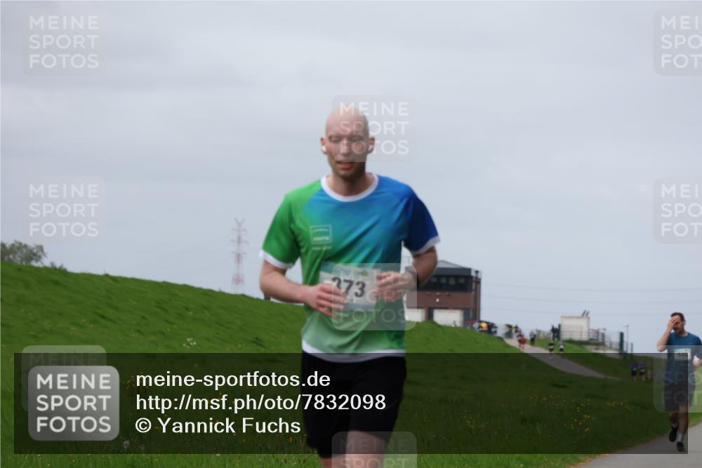 04.05.2025 - 8. Wedeler Halbmarathon Yannick Fuchs http://msf.ph/oto/7832098 04.05.2025 11:41:02 Laufen 373, 585 meine-sportfotos.de