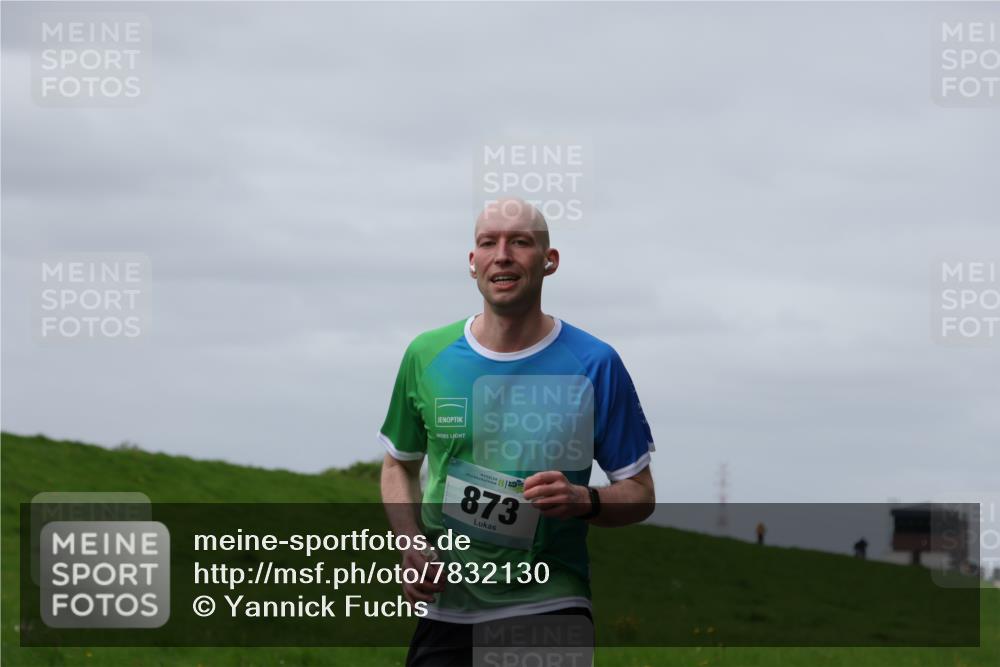 04.05.2025 - 8. Wedeler Halbmarathon Yannick Fuchs http://msf.ph/oto/7832130 04.05.2025 11:41:04 Laufen 8, 56, 873 meine-sportfotos.de