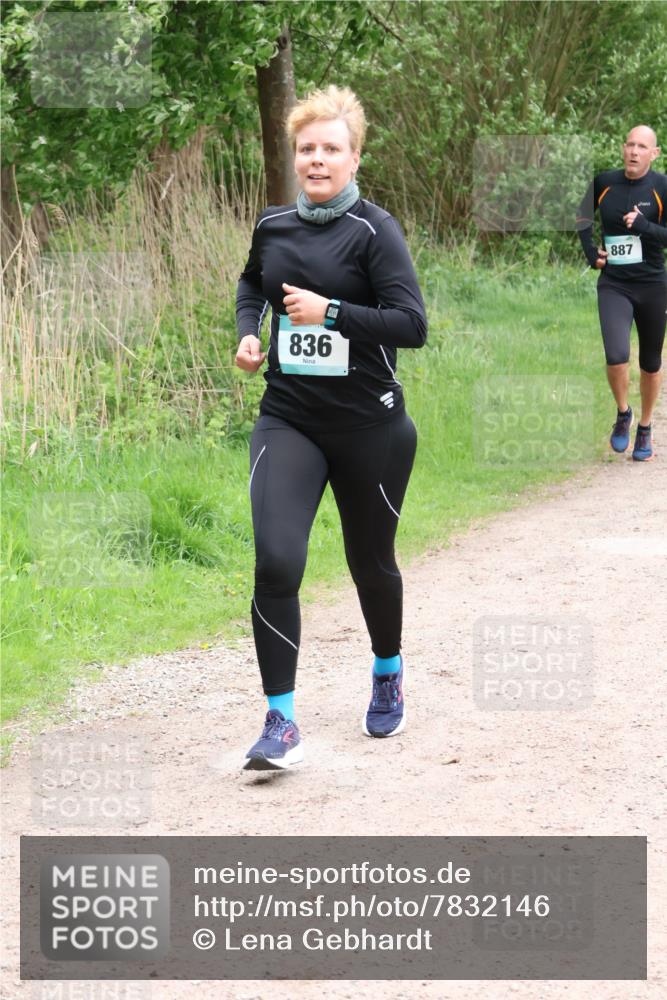 04.05.2025 - 8. Wedeler Halbmarathon Lena Gebhardt http://msf.ph/oto/7832146 04.05.2025 11:19:32 Laufen 836, 887 meine-sportfotos.de