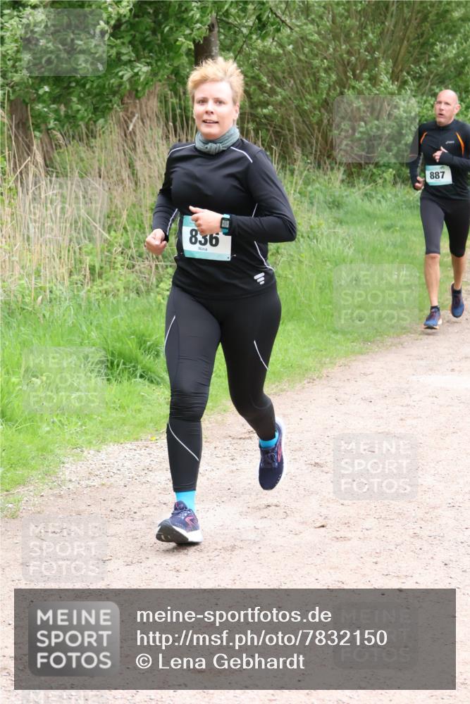 04.05.2025 - 8. Wedeler Halbmarathon Lena Gebhardt http://msf.ph/oto/7832150 04.05.2025 11:19:32 Laufen 836, 887 meine-sportfotos.de
