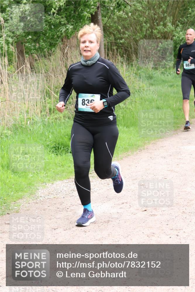 04.05.2025 - 8. Wedeler Halbmarathon Lena Gebhardt http://msf.ph/oto/7832152 04.05.2025 11:19:32 Laufen 83, 887 meine-sportfotos.de