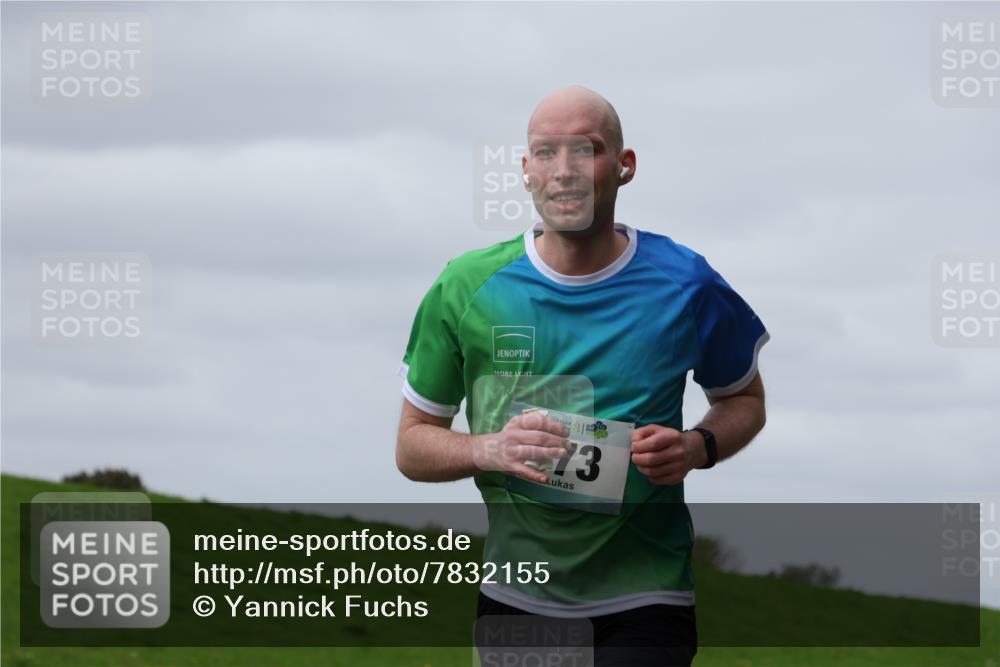 04.05.2025 - 8. Wedeler Halbmarathon Yannick Fuchs http://msf.ph/oto/7832155 04.05.2025 11:41:04 Laufen 73 meine-sportfotos.de