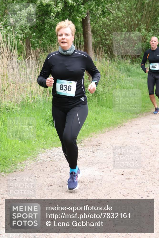 04.05.2025 - 8. Wedeler Halbmarathon Lena Gebhardt http://msf.ph/oto/7832161 04.05.2025 11:19:32 Laufen 836, 887 meine-sportfotos.de