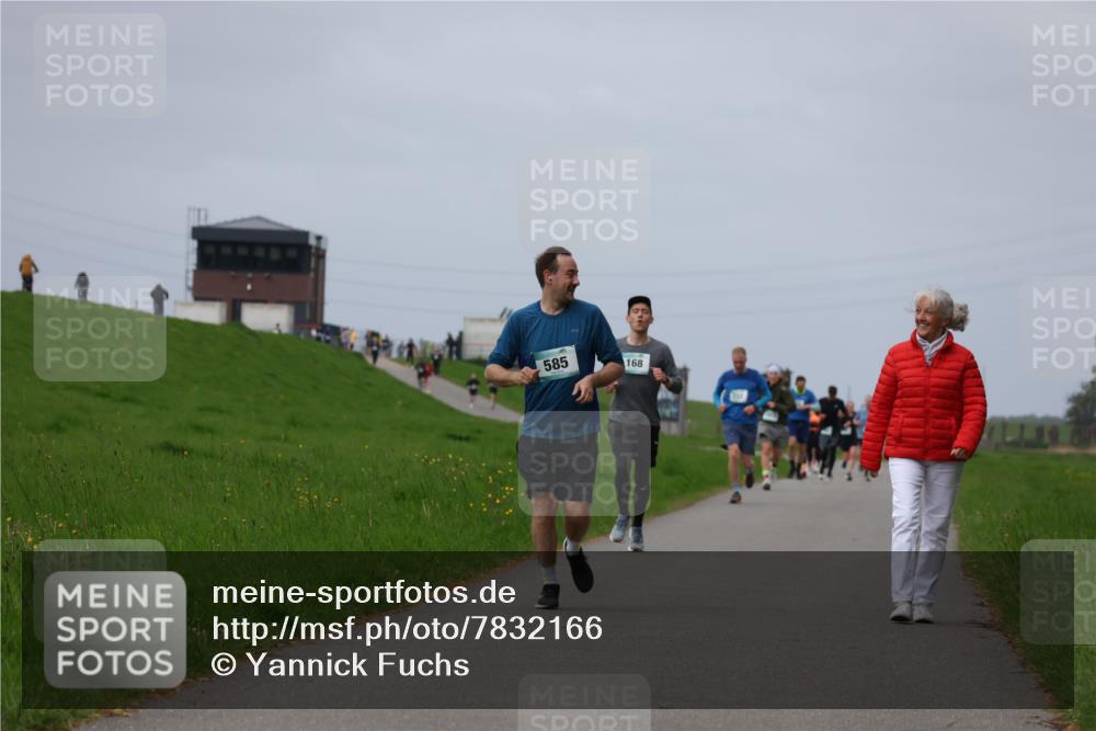 04.05.2025 - 8. Wedeler Halbmarathon Yannick Fuchs http://msf.ph/oto/7832166 04.05.2025 11:41:07 Laufen 585, 168 meine-sportfotos.de