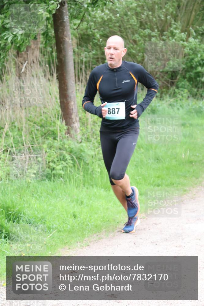 04.05.2025 - 8. Wedeler Halbmarathon Lena Gebhardt http://msf.ph/oto/7832170 04.05.2025 11:19:33 Laufen 887 meine-sportfotos.de