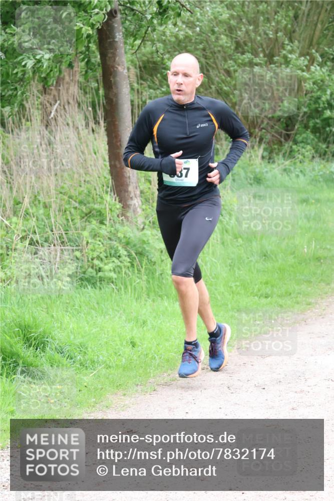 04.05.2025 - 8. Wedeler Halbmarathon Lena Gebhardt http://msf.ph/oto/7832174 04.05.2025 11:19:33 Laufen 37 meine-sportfotos.de