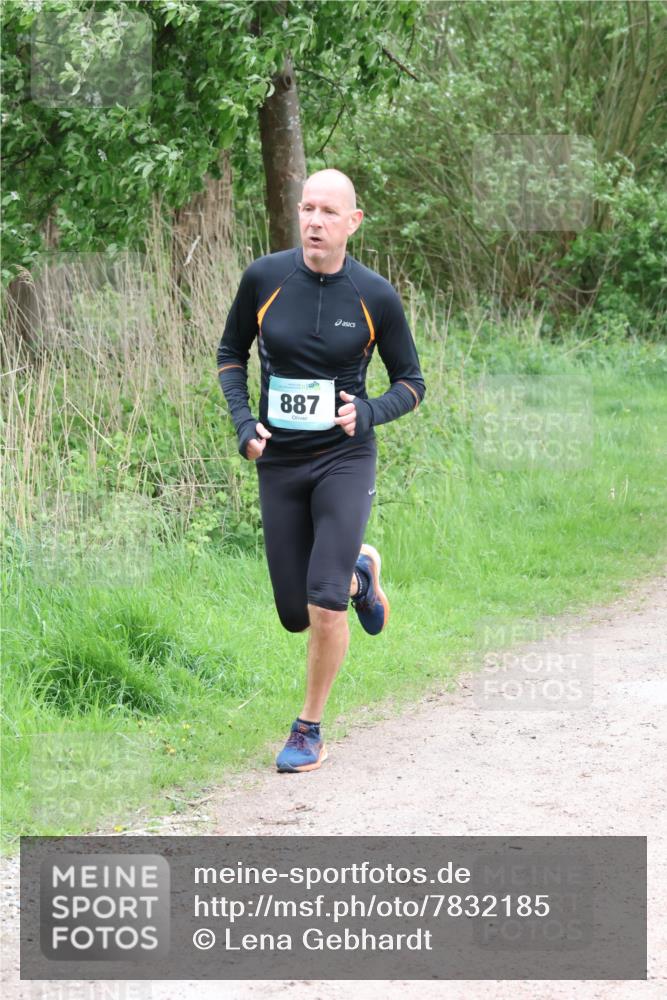 04.05.2025 - 8. Wedeler Halbmarathon Lena Gebhardt http://msf.ph/oto/7832185 04.05.2025 11:19:33 Laufen 887 meine-sportfotos.de