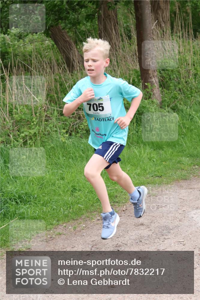 04.05.2025 - 8. Wedeler Halbmarathon Lena Gebhardt http://msf.ph/oto/7832217 04.05.2025 11:19:37 Laufen 705 meine-sportfotos.de