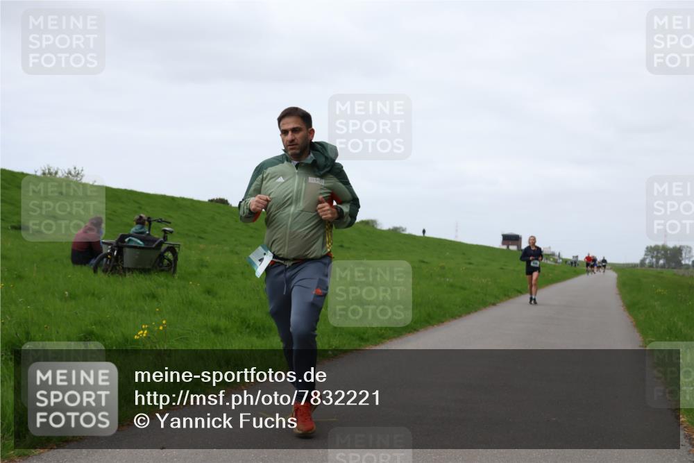 04.05.2025 - 8. Wedeler Halbmarathon Yannick Fuchs http://msf.ph/oto/7832221 04.05.2025 11:20:54 Laufen  meine-sportfotos.de