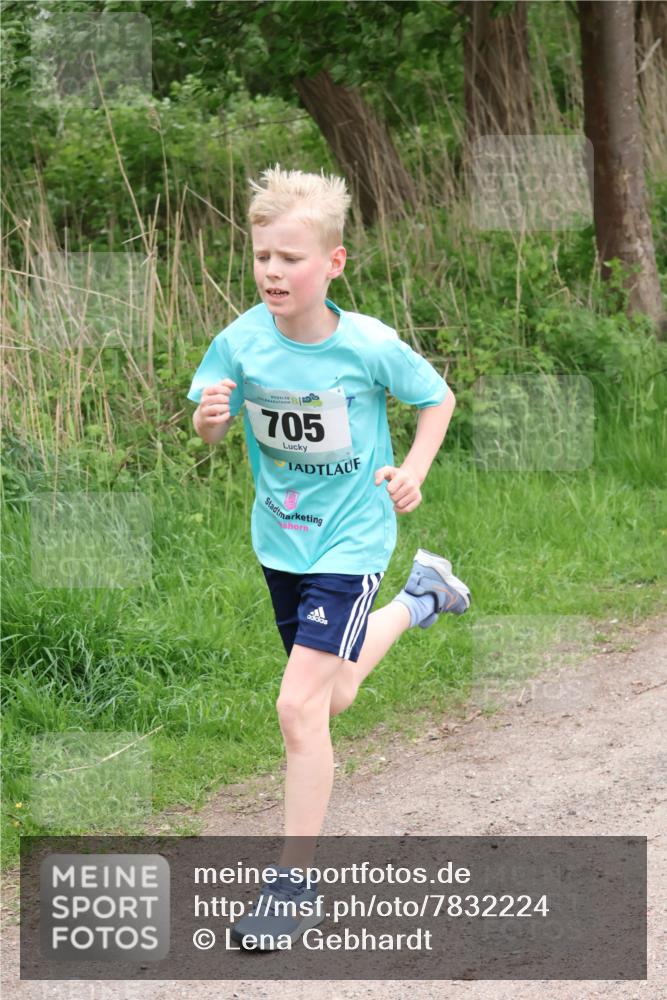 04.05.2025 - 8. Wedeler Halbmarathon Lena Gebhardt http://msf.ph/oto/7832224 04.05.2025 11:19:37 Laufen 705 meine-sportfotos.de