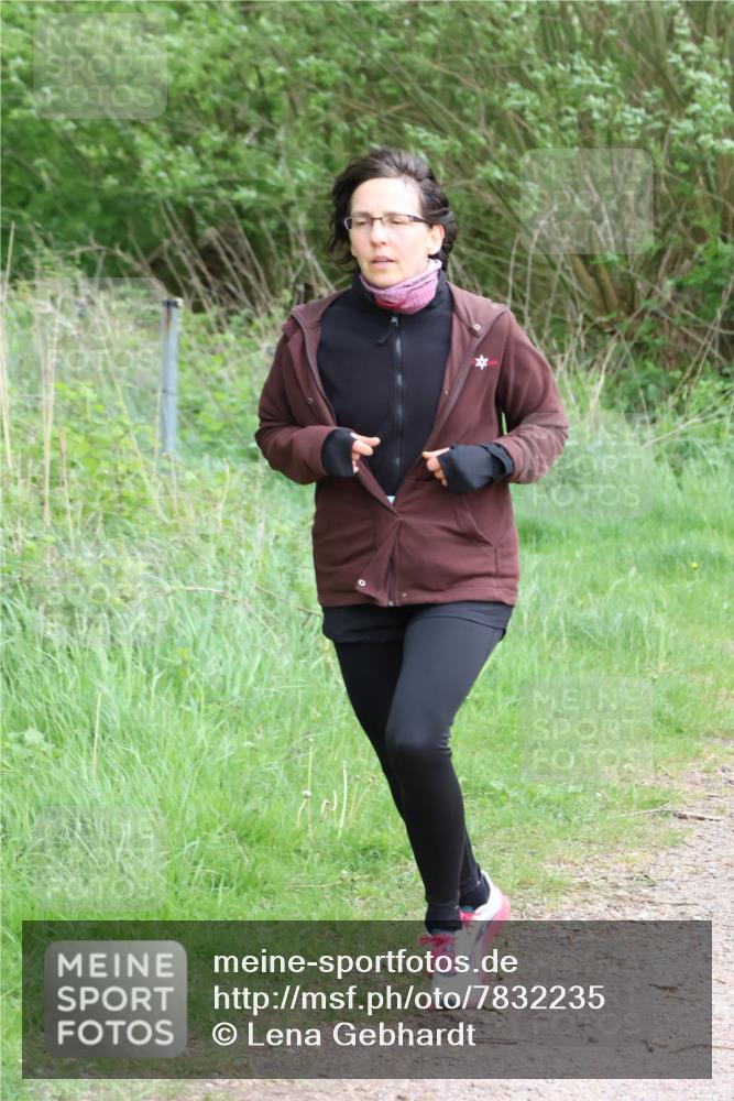 04.05.2025 - 8. Wedeler Halbmarathon Lena Gebhardt http://msf.ph/oto/7832235 04.05.2025 11:19:39 Laufen  meine-sportfotos.de