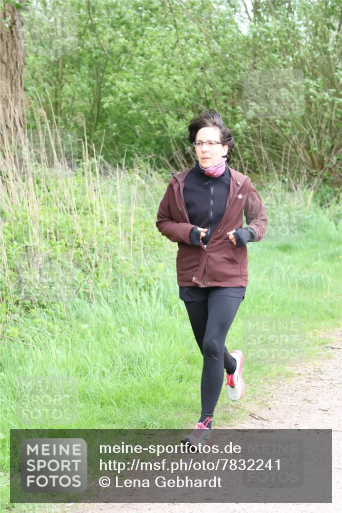 04.05.2025 - 8. Wedeler Halbmarathon Lena Gebhardt http://msf.ph/oto/7832241 04.05.2025 11:19:39 Laufen  meine-sportfotos.de