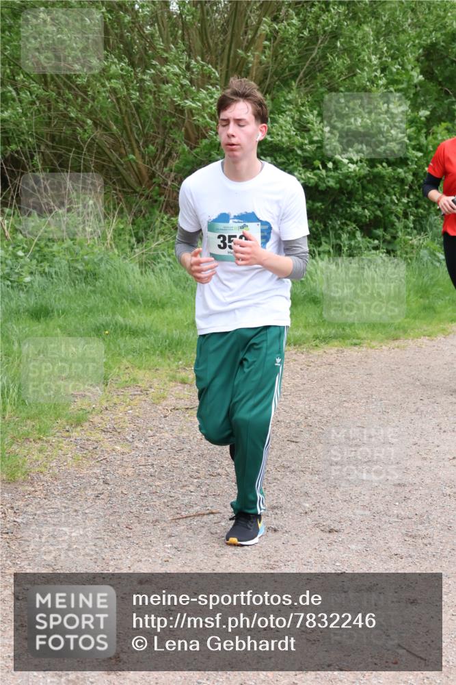 04.05.2025 - 8. Wedeler Halbmarathon Lena Gebhardt http://msf.ph/oto/7832246 04.05.2025 11:19:43 Laufen 353 meine-sportfotos.de