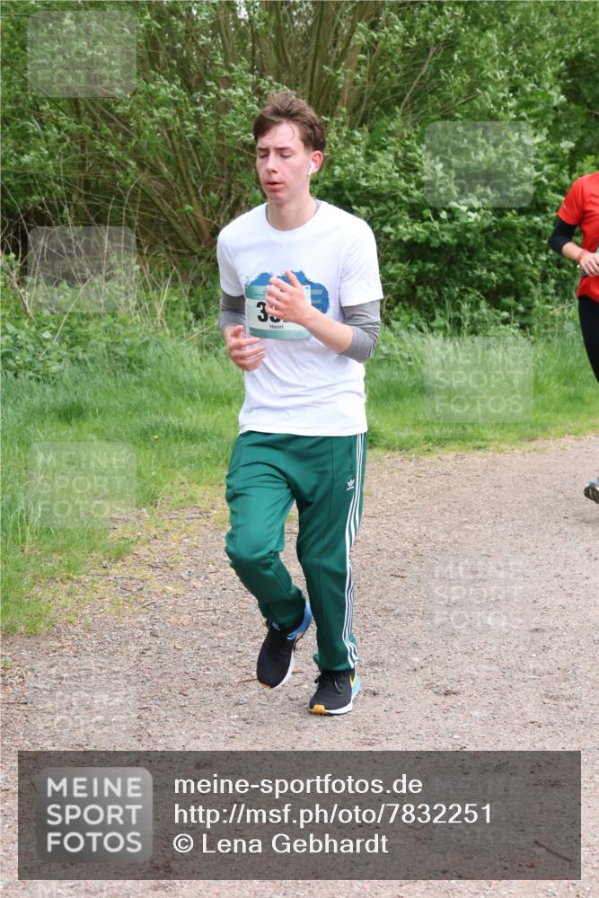 04.05.2025 - 8. Wedeler Halbmarathon Lena Gebhardt http://msf.ph/oto/7832251 04.05.2025 11:19:43 Laufen 33 meine-sportfotos.de