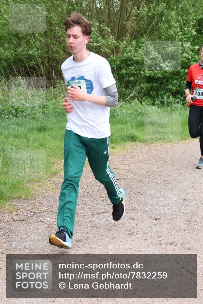 04.05.2025 - 8. Wedeler Halbmarathon Lena Gebhardt http://msf.ph/oto/7832259 04.05.2025 11:19:44 Laufen 109, 159 meine-sportfotos.de