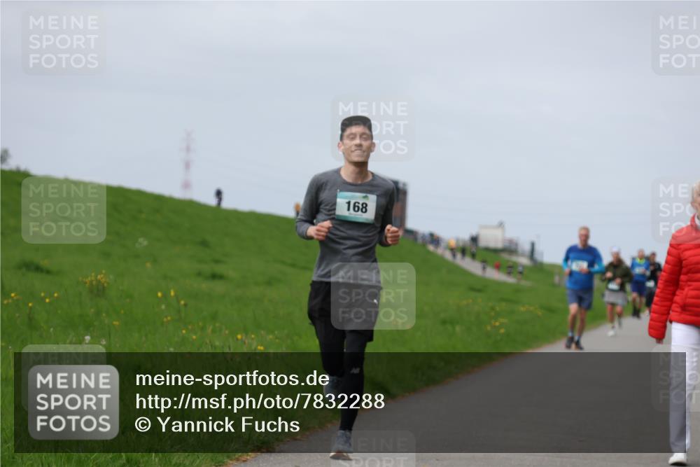 04.05.2025 - 8. Wedeler Halbmarathon Yannick Fuchs http://msf.ph/oto/7832288 04.05.2025 11:41:16 Laufen 168 meine-sportfotos.de