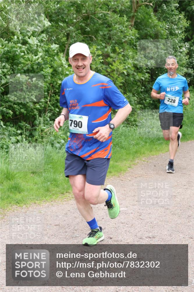 04.05.2025 - 8. Wedeler Halbmarathon Lena Gebhardt http://msf.ph/oto/7832302 04.05.2025 11:19:48 Laufen 6, 790, 90, 228 meine-sportfotos.de