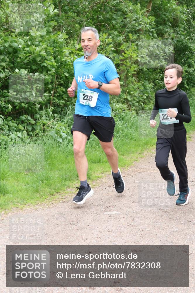 04.05.2025 - 8. Wedeler Halbmarathon Lena Gebhardt http://msf.ph/oto/7832308 04.05.2025 11:19:49 Laufen 228, 154, 22 meine-sportfotos.de