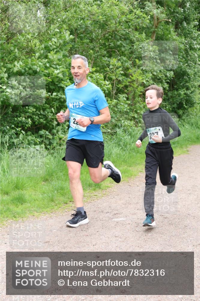 04.05.2025 - 8. Wedeler Halbmarathon Lena Gebhardt http://msf.ph/oto/7832316 04.05.2025 11:19:50 Laufen 22, 8154 meine-sportfotos.de
