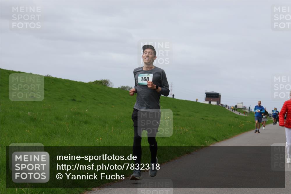 04.05.2025 - 8. Wedeler Halbmarathon Yannick Fuchs http://msf.ph/oto/7832318 04.05.2025 11:41:18 Laufen 168 meine-sportfotos.de