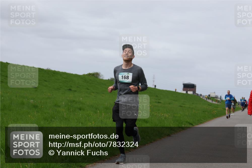 04.05.2025 - 8. Wedeler Halbmarathon Yannick Fuchs http://msf.ph/oto/7832324 04.05.2025 11:41:18 Laufen 168 meine-sportfotos.de