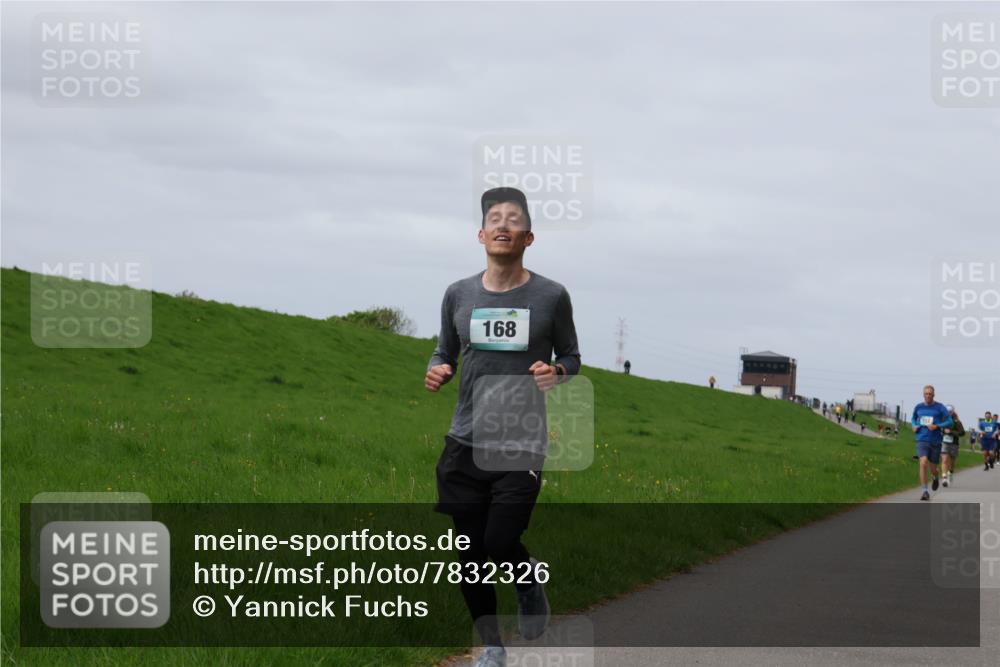 04.05.2025 - 8. Wedeler Halbmarathon Yannick Fuchs http://msf.ph/oto/7832326 04.05.2025 11:41:18 Laufen 168 meine-sportfotos.de