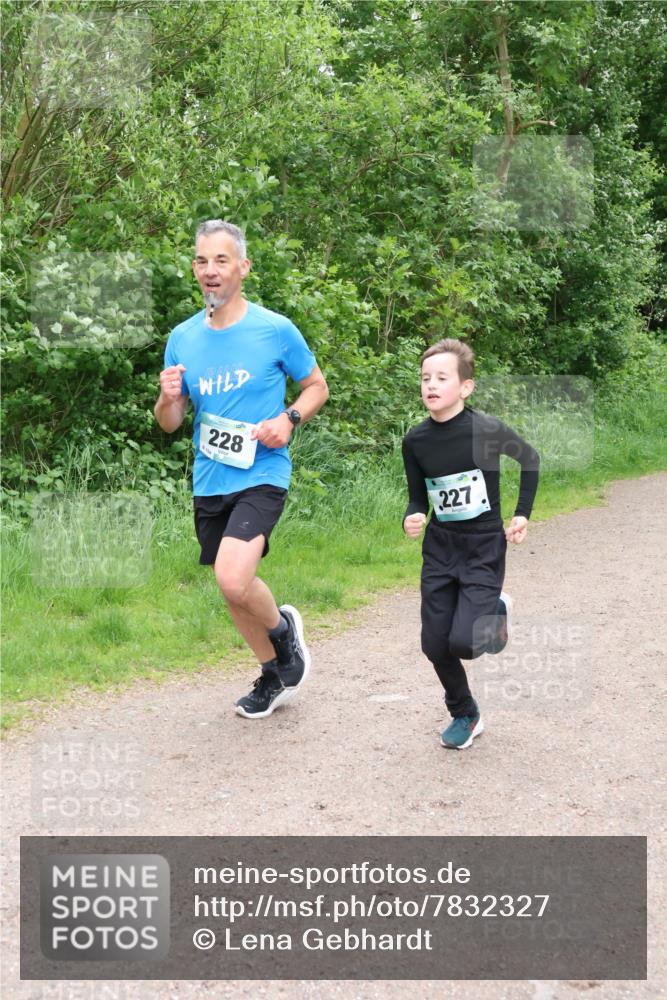 04.05.2025 - 8. Wedeler Halbmarathon Lena Gebhardt http://msf.ph/oto/7832327 04.05.2025 11:19:50 Laufen 228, 15, 227 meine-sportfotos.de