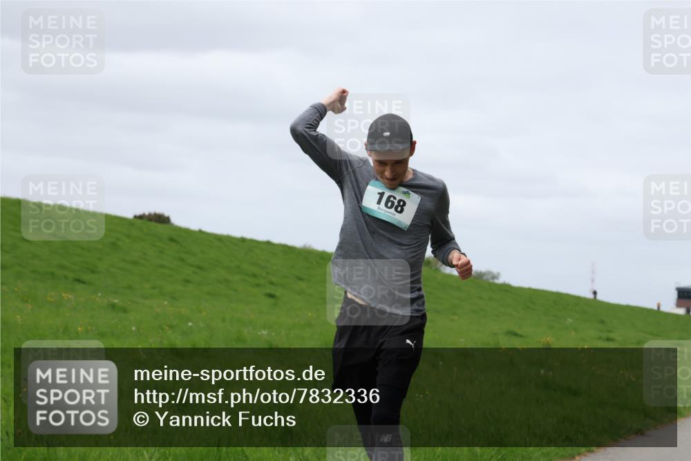 04.05.2025 - 8. Wedeler Halbmarathon Yannick Fuchs http://msf.ph/oto/7832336 04.05.2025 11:41:19 Laufen 168 meine-sportfotos.de