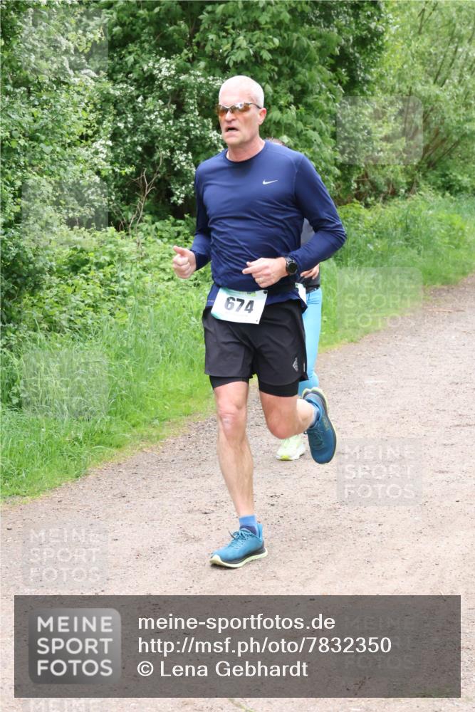 04.05.2025 - 8. Wedeler Halbmarathon Lena Gebhardt http://msf.ph/oto/7832350 04.05.2025 11:19:54 Laufen 674 meine-sportfotos.de
