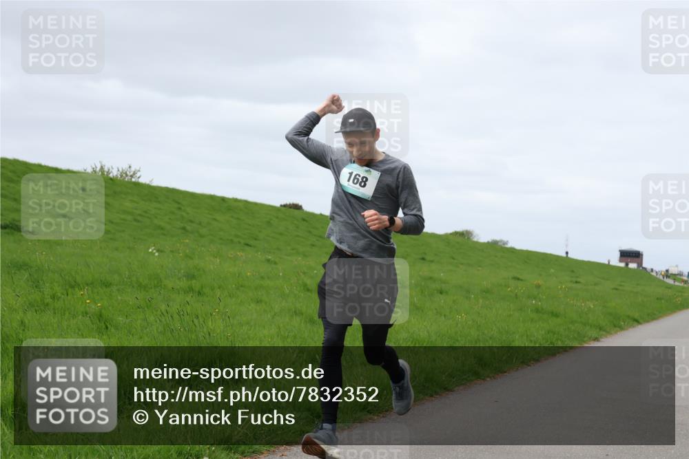 04.05.2025 - 8. Wedeler Halbmarathon Yannick Fuchs http://msf.ph/oto/7832352 04.05.2025 11:41:20 Laufen 59, 168 meine-sportfotos.de