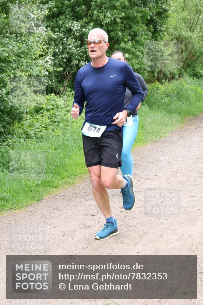 04.05.2025 - 8. Wedeler Halbmarathon Lena Gebhardt http://msf.ph/oto/7832353 04.05.2025 11:19:54 Laufen 674 meine-sportfotos.de